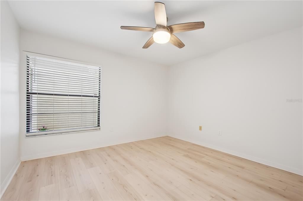 Active With Contract: $189,900 (2 beds, 2 baths, 1073 Square Feet)