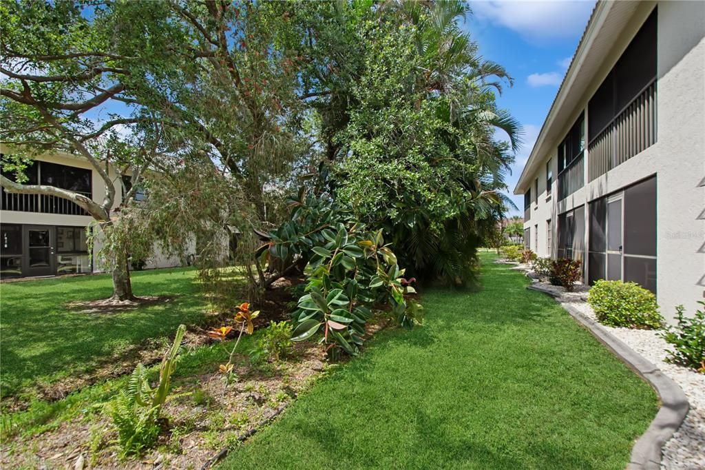 Active With Contract: $189,900 (2 beds, 2 baths, 1073 Square Feet)