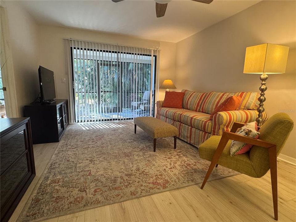 Active With Contract: $189,900 (2 beds, 2 baths, 1073 Square Feet)