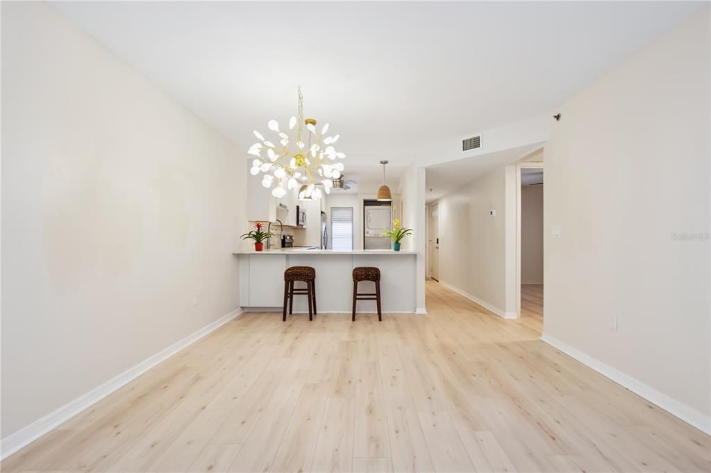 Active With Contract: $189,900 (2 beds, 2 baths, 1073 Square Feet)