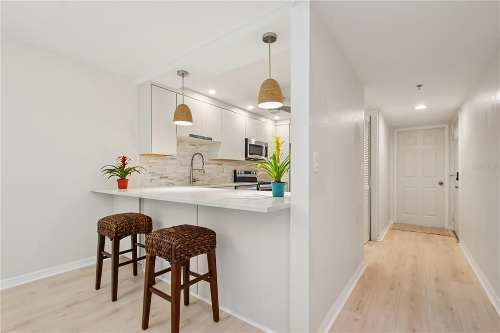 Active With Contract: $189,900 (2 beds, 2 baths, 1073 Square Feet)