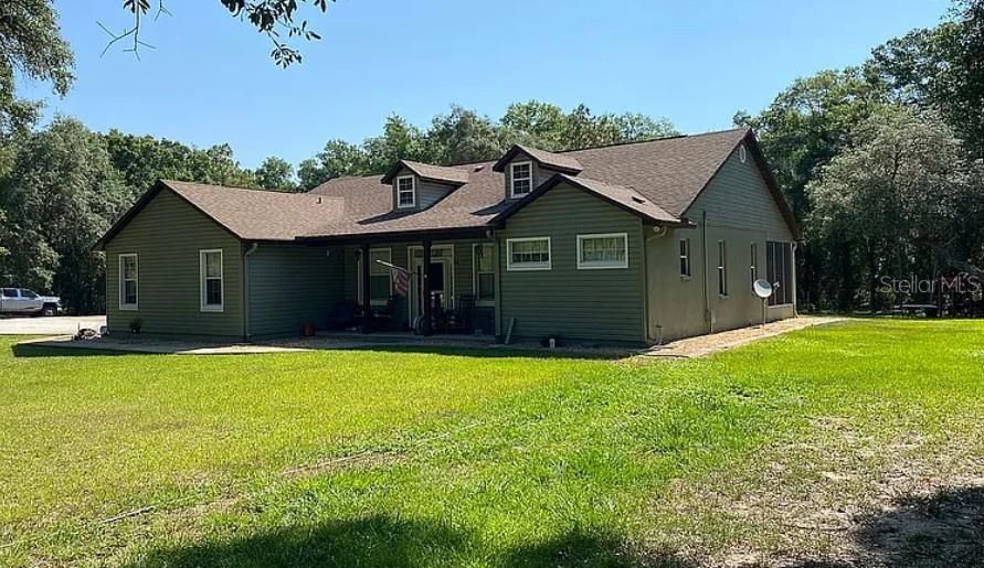 Recently Sold: $450,000 (3 beds, 2 baths, 1801 Square Feet)