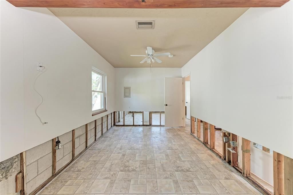 Activo con contrato: $895,000 (3 camas, 2 baños, 1020 Pies cuadrados)