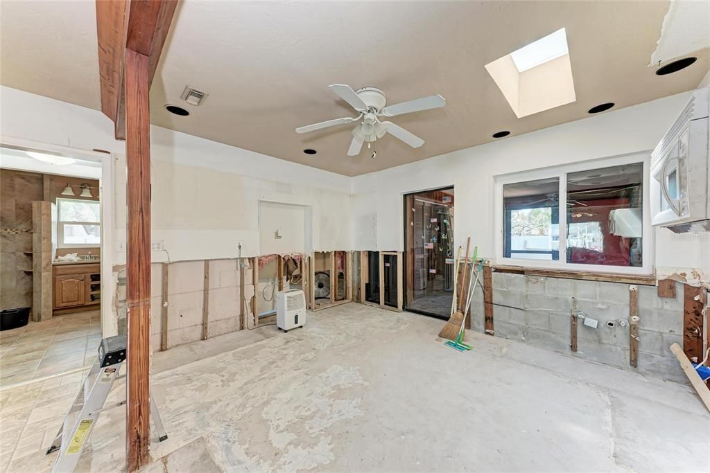 Activo con contrato: $895,000 (3 camas, 2 baños, 1020 Pies cuadrados)