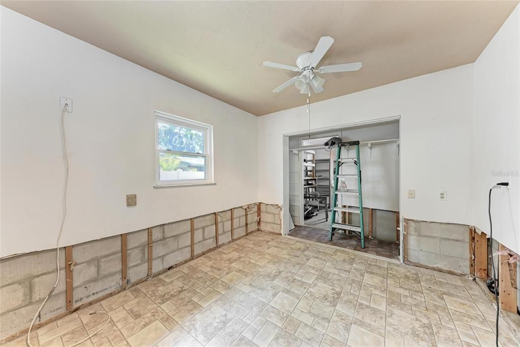 Activo con contrato: $895,000 (3 camas, 2 baños, 1020 Pies cuadrados)