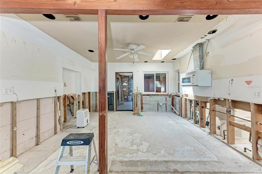 Activo con contrato: $895,000 (3 camas, 2 baños, 1020 Pies cuadrados)