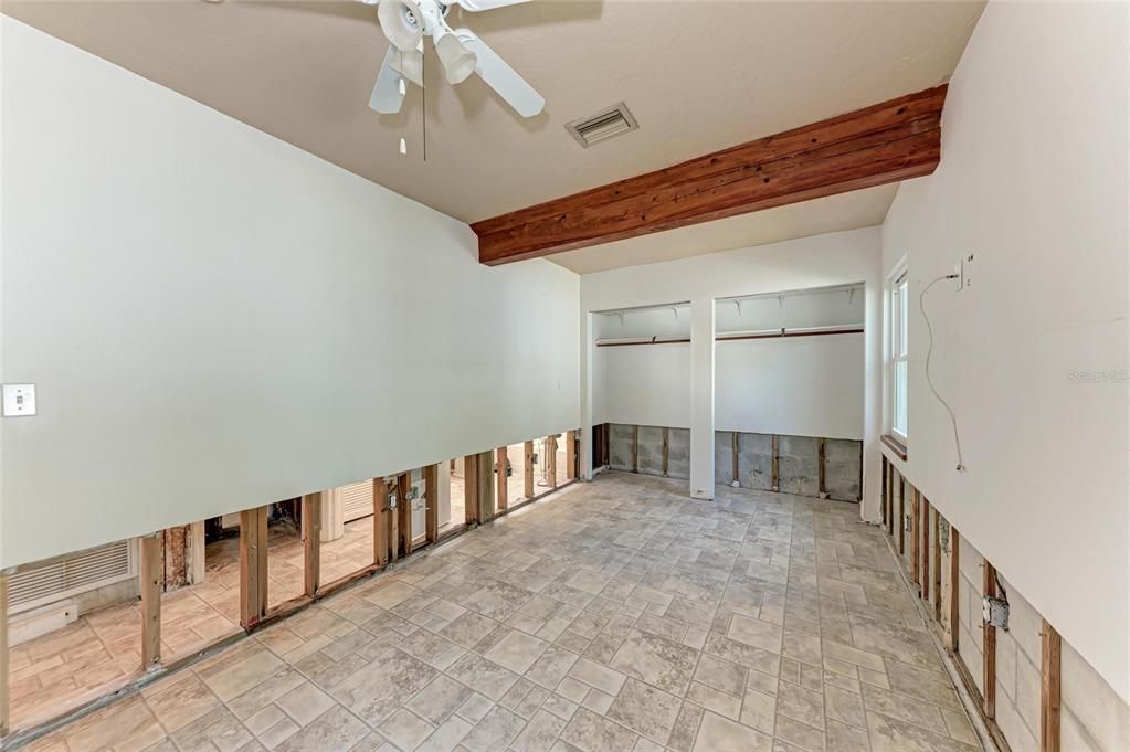 Activo con contrato: $895,000 (3 camas, 2 baños, 1020 Pies cuadrados)