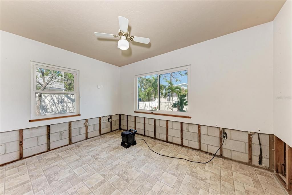 Activo con contrato: $895,000 (3 camas, 2 baños, 1020 Pies cuadrados)