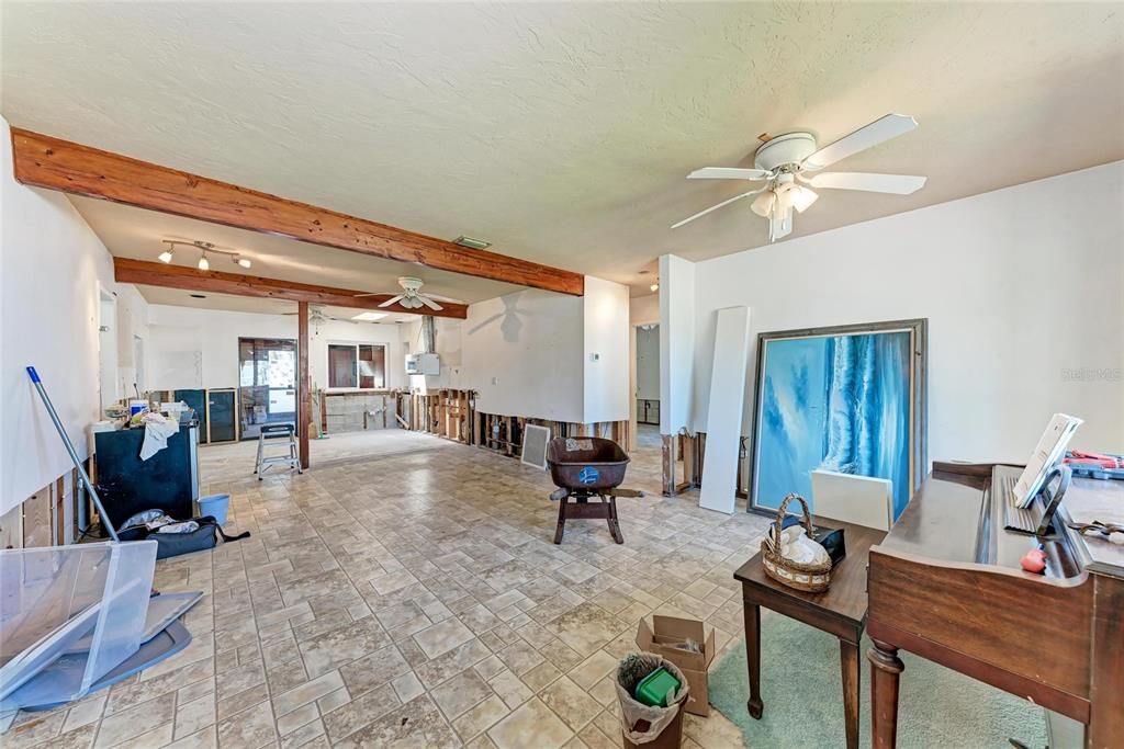 Activo con contrato: $895,000 (3 camas, 2 baños, 1020 Pies cuadrados)