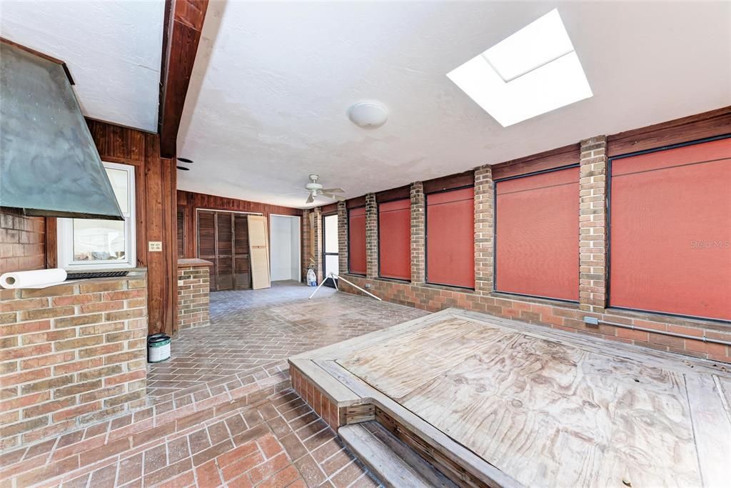 Activo con contrato: $895,000 (3 camas, 2 baños, 1020 Pies cuadrados)