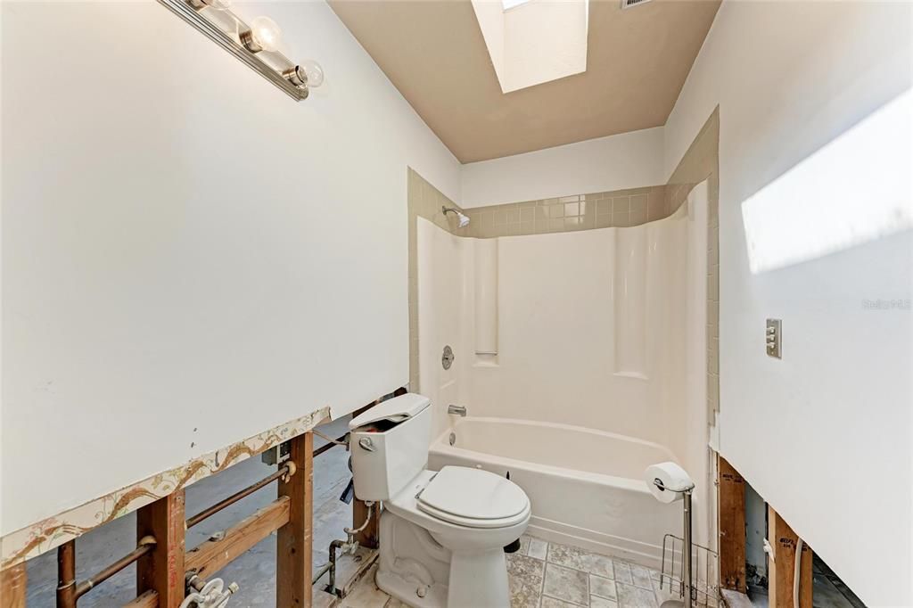 Activo con contrato: $895,000 (3 camas, 2 baños, 1020 Pies cuadrados)