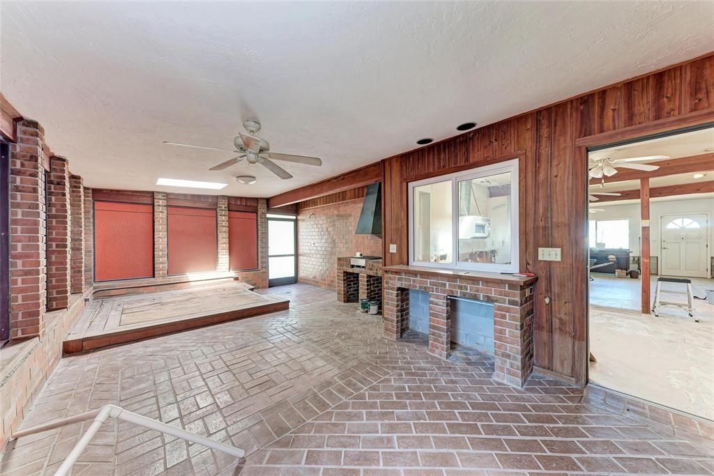 Activo con contrato: $895,000 (3 camas, 2 baños, 1020 Pies cuadrados)