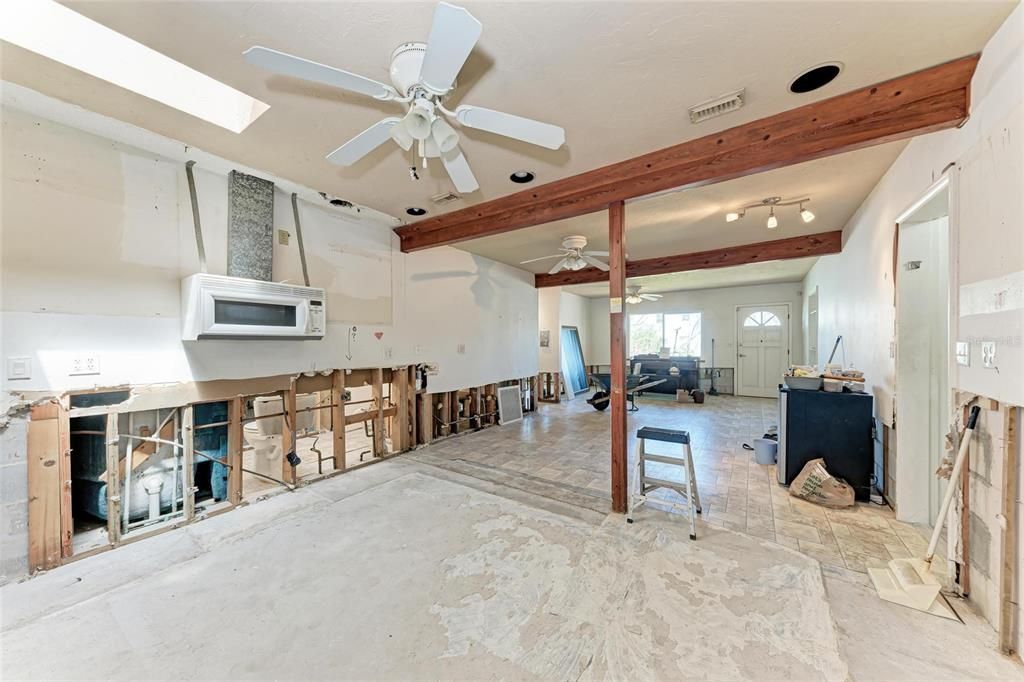 Activo con contrato: $895,000 (3 camas, 2 baños, 1020 Pies cuadrados)