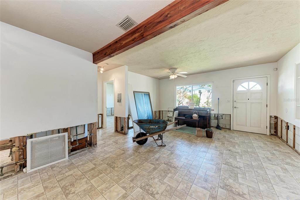 Activo con contrato: $895,000 (3 camas, 2 baños, 1020 Pies cuadrados)