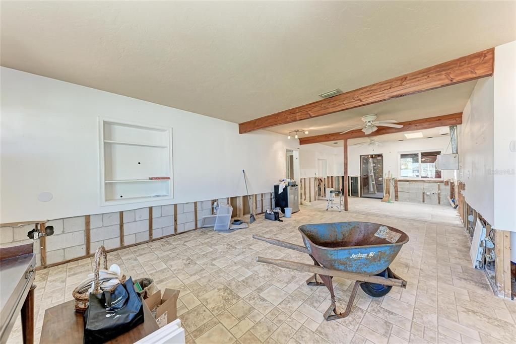 Activo con contrato: $895,000 (3 camas, 2 baños, 1020 Pies cuadrados)