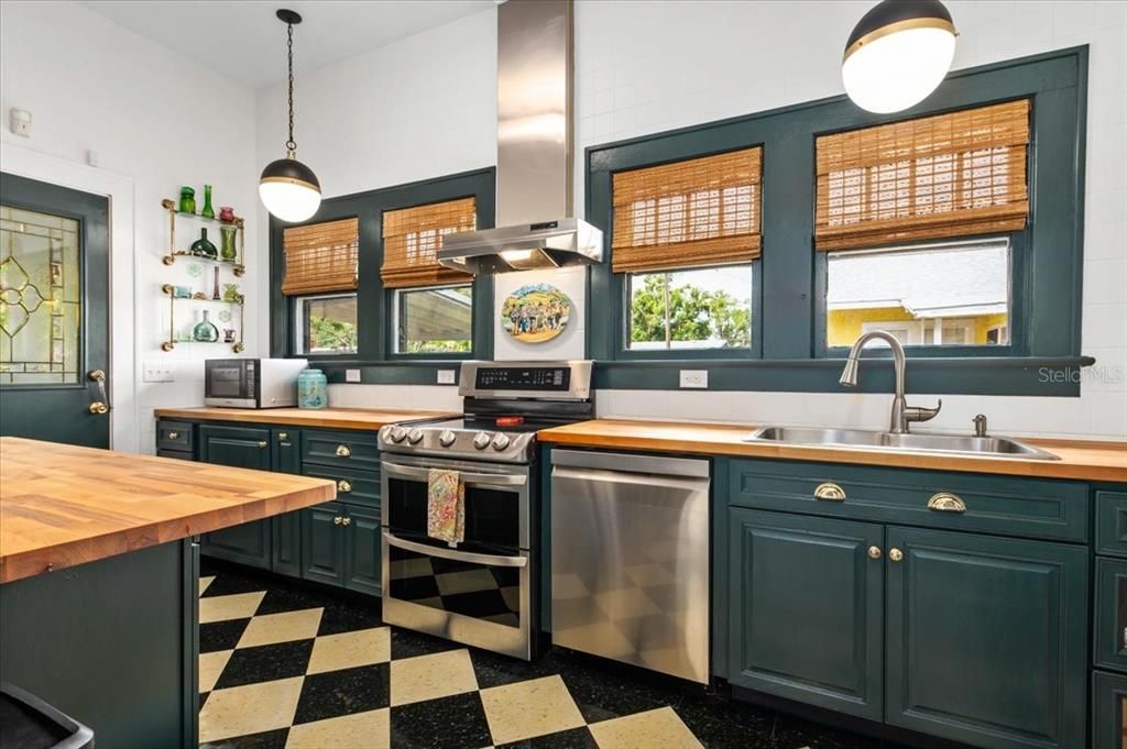 For Sale: $1,249,500 (3 beds, 3 baths, 3364 Square Feet)