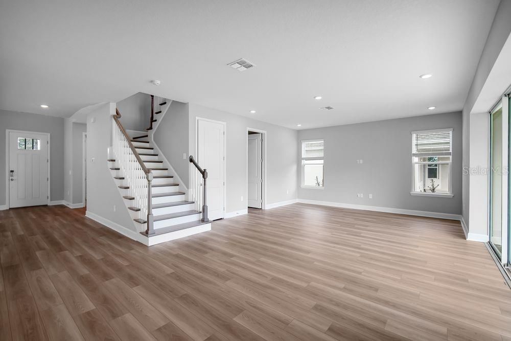 Под контрактом: $565,999 (5 спален, 4 ванн, 3422 Квадратных фут)