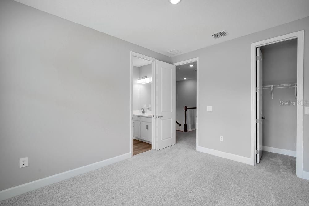 Под контрактом: $565,999 (5 спален, 4 ванн, 3422 Квадратных фут)