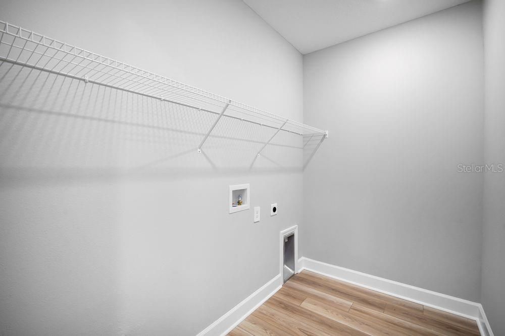 Под контрактом: $565,999 (5 спален, 4 ванн, 3422 Квадратных фут)