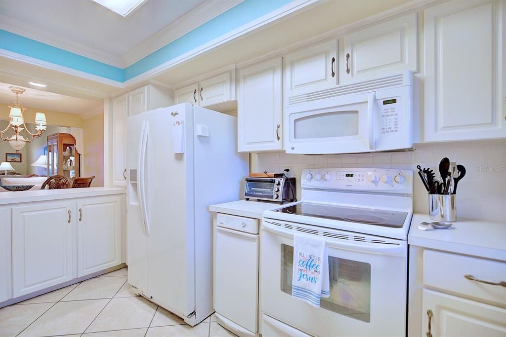 For Sale: $198,900 (2 beds, 2 baths, 1605 Square Feet)