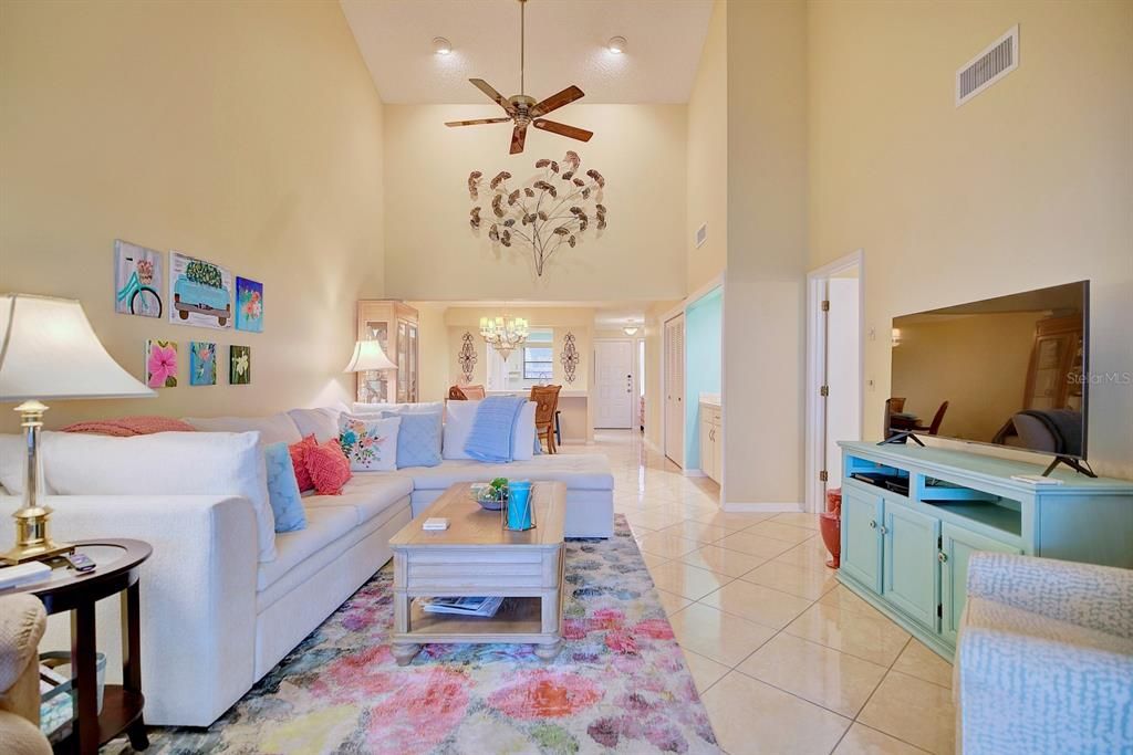 For Sale: $198,900 (2 beds, 2 baths, 1605 Square Feet)