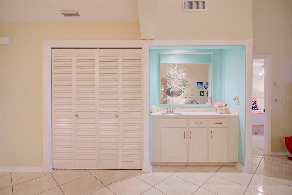 For Sale: $198,900 (2 beds, 2 baths, 1605 Square Feet)