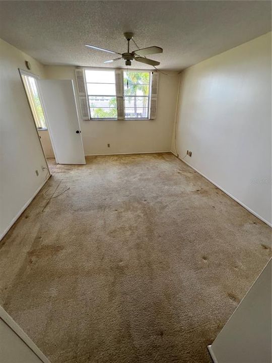 Activo con contrato: $82,000 (2 camas, 2 baños, 1035 Pies cuadrados)