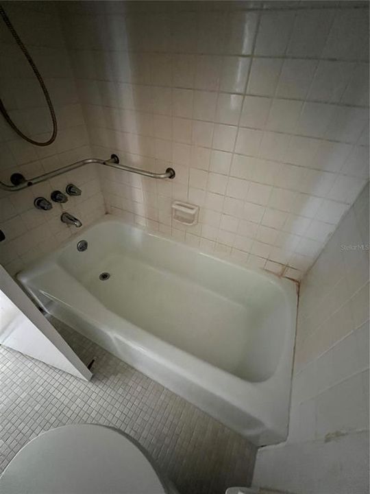 Activo con contrato: $82,000 (2 camas, 2 baños, 1035 Pies cuadrados)