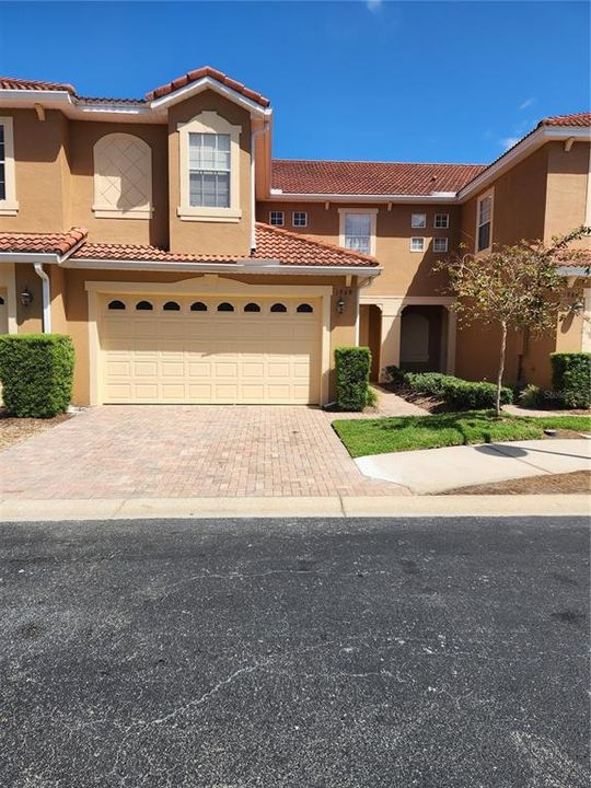 Recently Rented: $2,300 (3 beds, 2 baths, 1962 Square Feet)