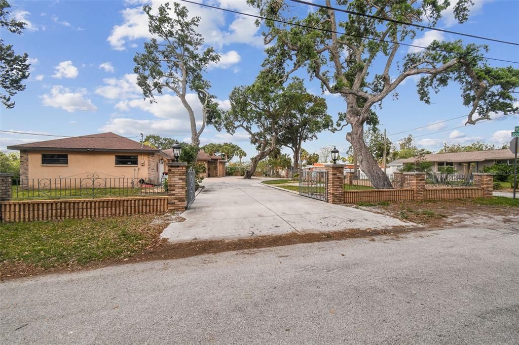 For Sale: $549,500 (2 beds, 2 baths, 1895 Square Feet)