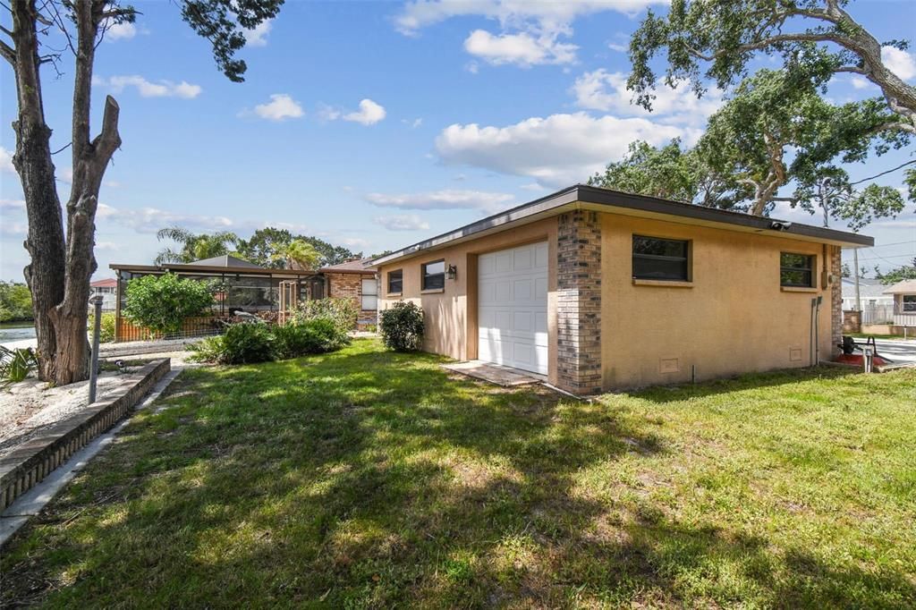 For Sale: $549,500 (2 beds, 2 baths, 1895 Square Feet)