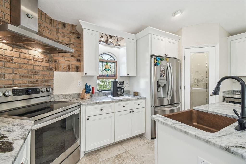 For Sale: $549,500 (2 beds, 2 baths, 1895 Square Feet)