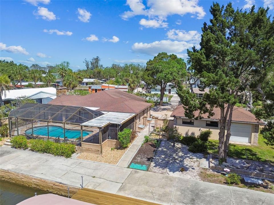 For Sale: $549,500 (2 beds, 2 baths, 1895 Square Feet)