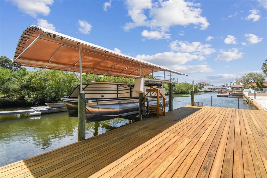 For Sale: $549,500 (2 beds, 2 baths, 1895 Square Feet)