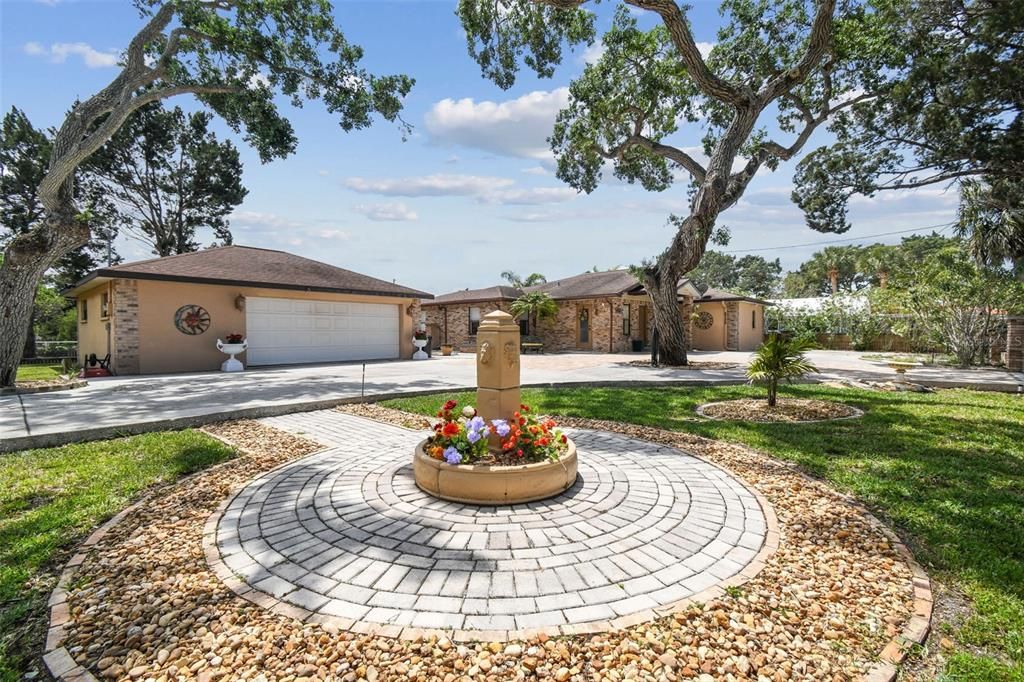 For Sale: $549,500 (2 beds, 2 baths, 1895 Square Feet)