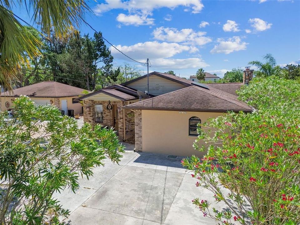 For Sale: $549,500 (2 beds, 2 baths, 1895 Square Feet)