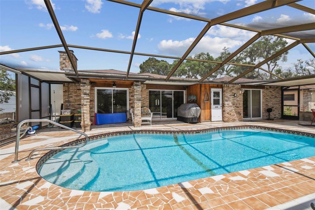 For Sale: $549,500 (2 beds, 2 baths, 1895 Square Feet)