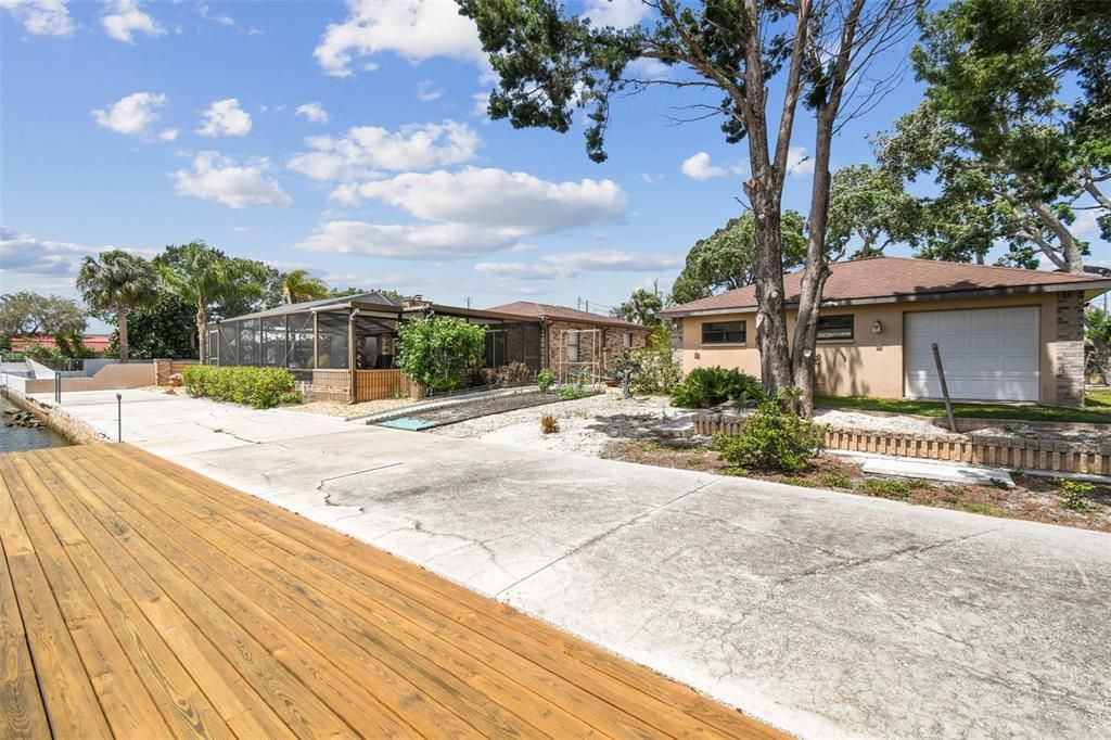 For Sale: $549,500 (2 beds, 2 baths, 1895 Square Feet)