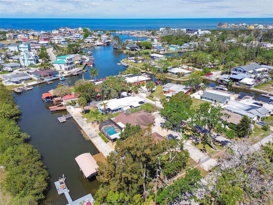 For Sale: $549,500 (2 beds, 2 baths, 1895 Square Feet)