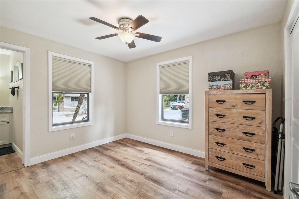 For Sale: $549,500 (2 beds, 2 baths, 1895 Square Feet)