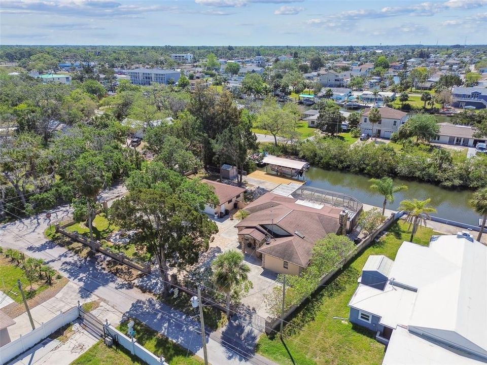 For Sale: $549,500 (2 beds, 2 baths, 1895 Square Feet)