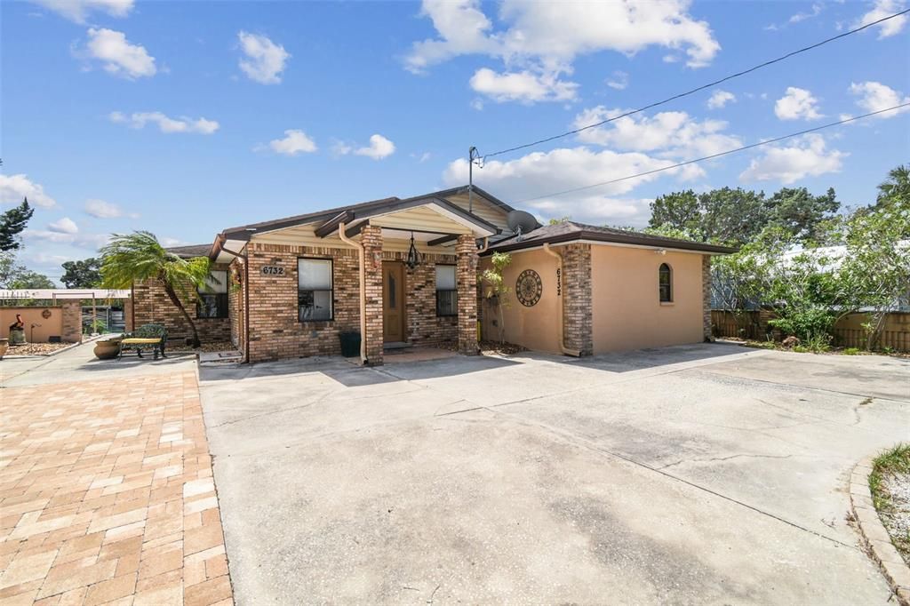 For Sale: $549,500 (2 beds, 2 baths, 1895 Square Feet)