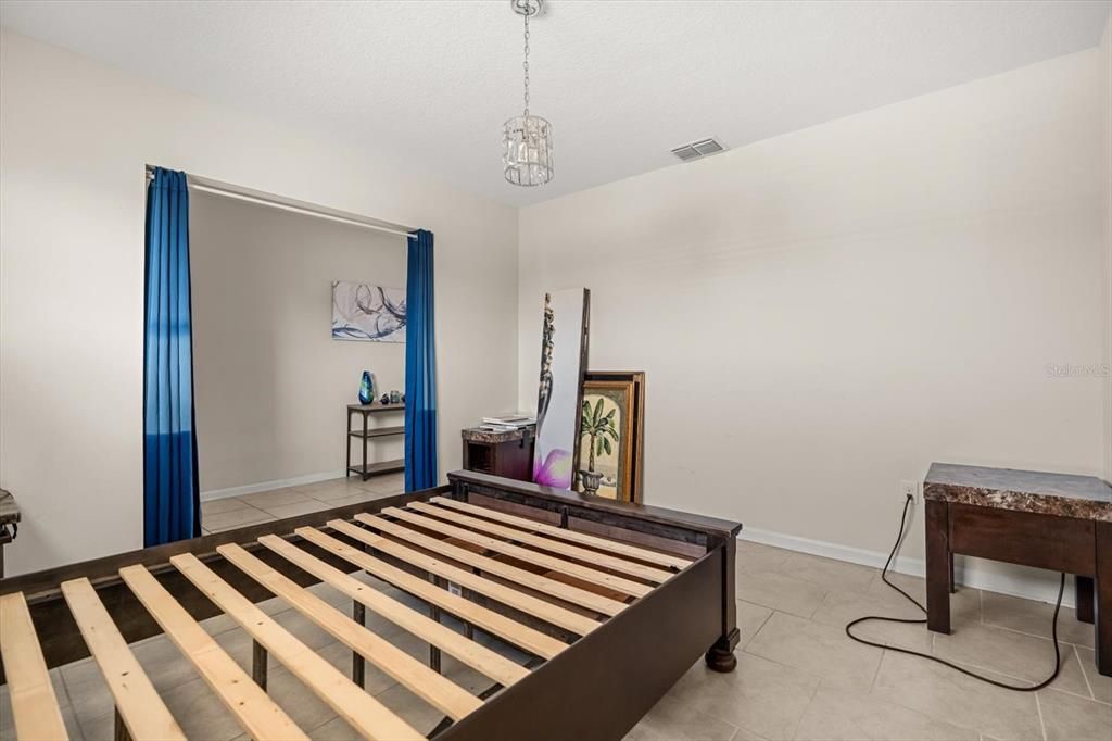 Под контрактом: $96,595 (4 спален, 2 ванн, 2655 Квадратных фут)