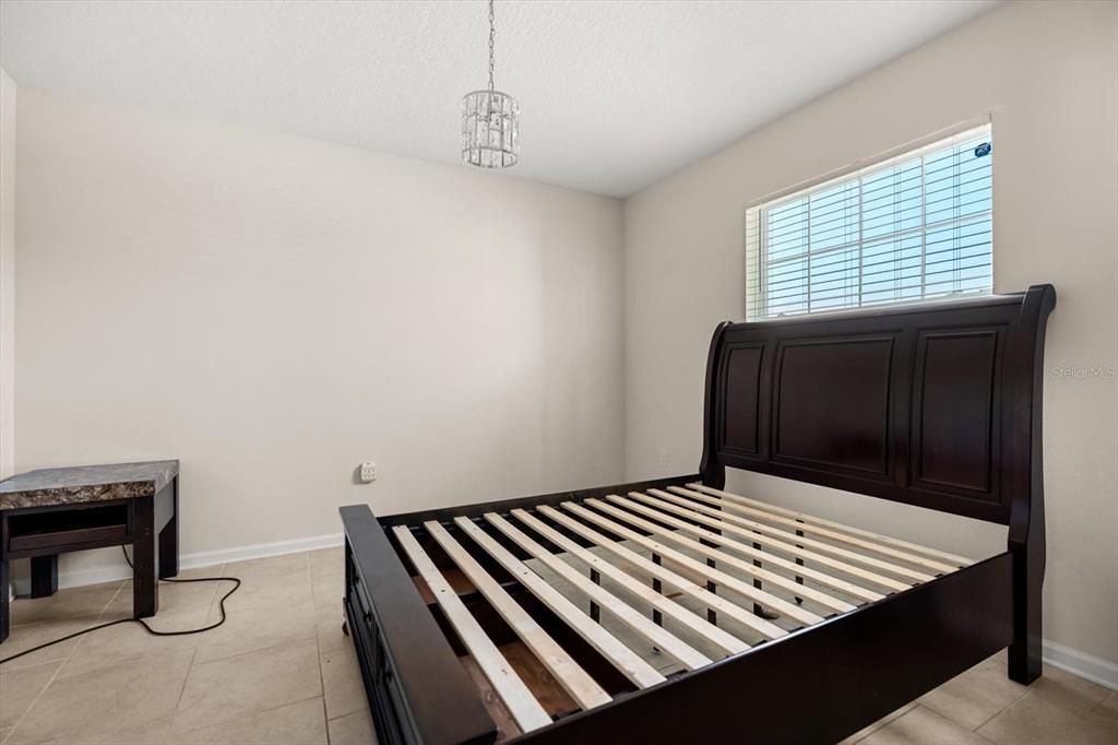 Под контрактом: $96,595 (4 спален, 2 ванн, 2655 Квадратных фут)