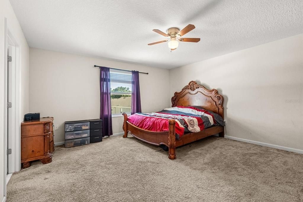 Под контрактом: $96,595 (4 спален, 2 ванн, 2655 Квадратных фут)