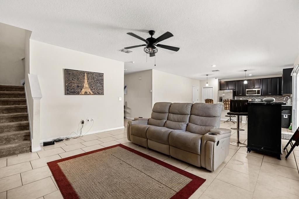 Под контрактом: $96,595 (4 спален, 2 ванн, 2655 Квадратных фут)