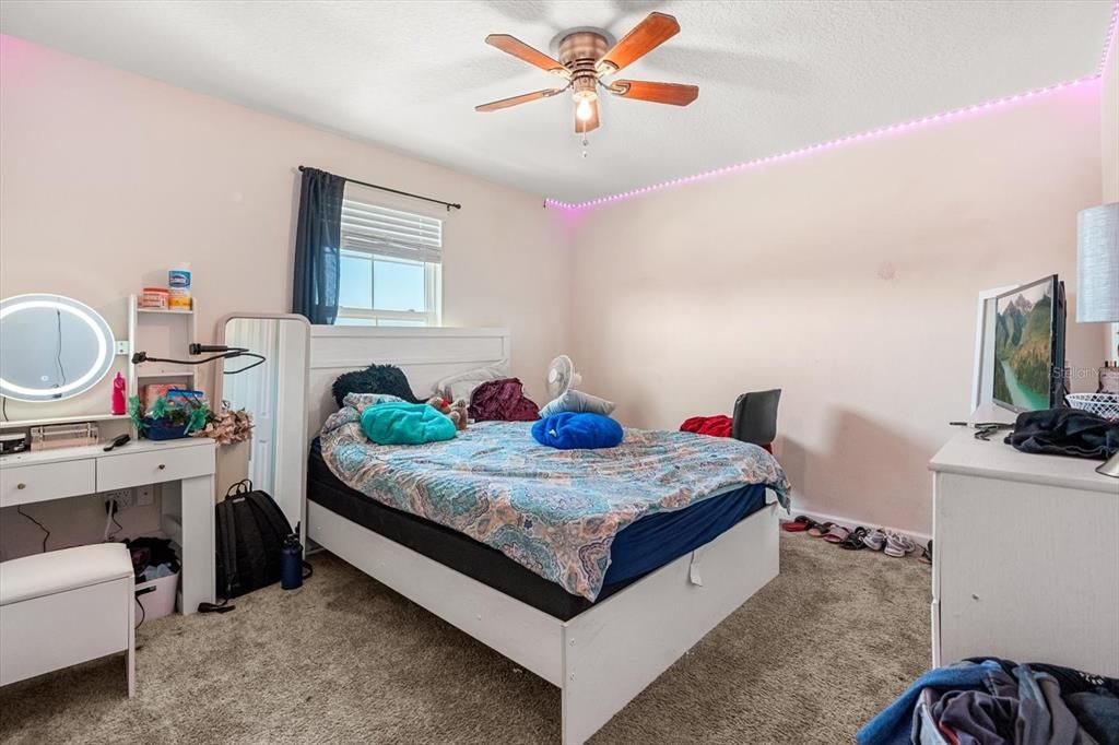 Под контрактом: $96,595 (4 спален, 2 ванн, 2655 Квадратных фут)