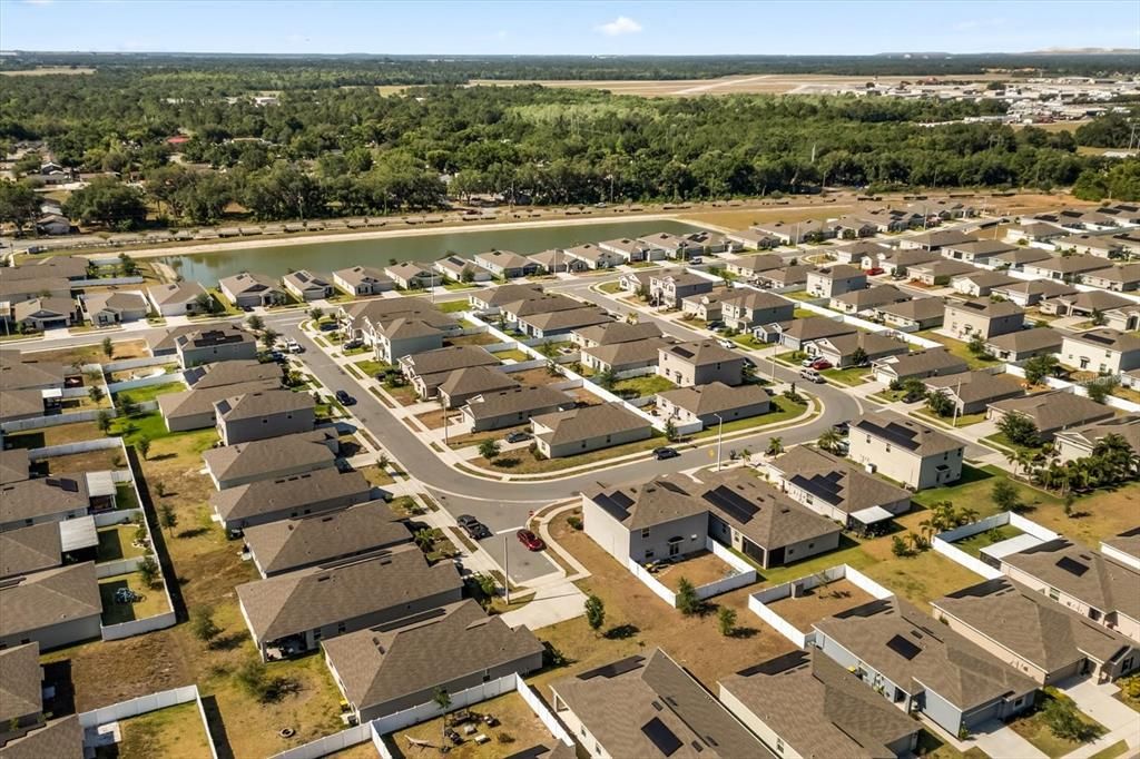 Под контрактом: $96,595 (4 спален, 2 ванн, 2655 Квадратных фут)