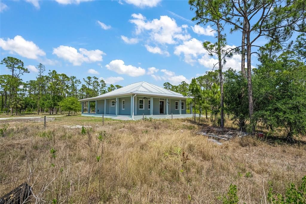 En Venta: $7,999,000 (13.83 acres)