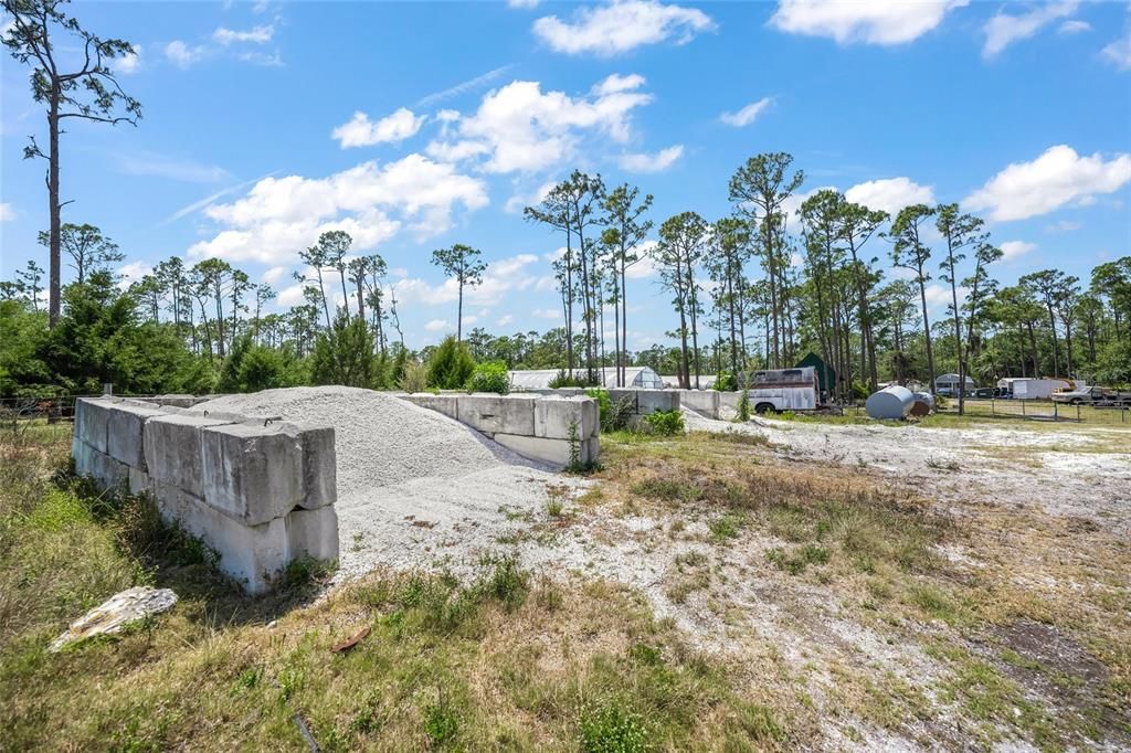 En Venta: $7,999,000 (13.83 acres)